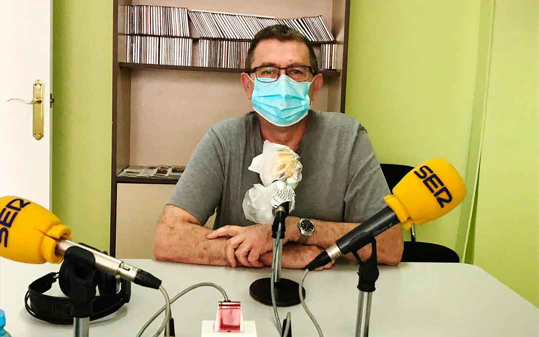 El concejal de Cultura de Caspe, Rafael Lumbreras, con mascarilla.