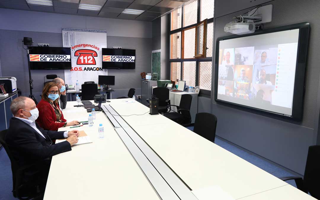 La consejera Mayte Pérez ha participado en la reunión de coordinación con los entes locales de cara a la celebración de fiestas patronales y a la apertura de piscinas y de escuelas municipales. Han estado presentes las diputaciones, los ayuntamientos de las capitales y la Famcp Aragon./ DGA