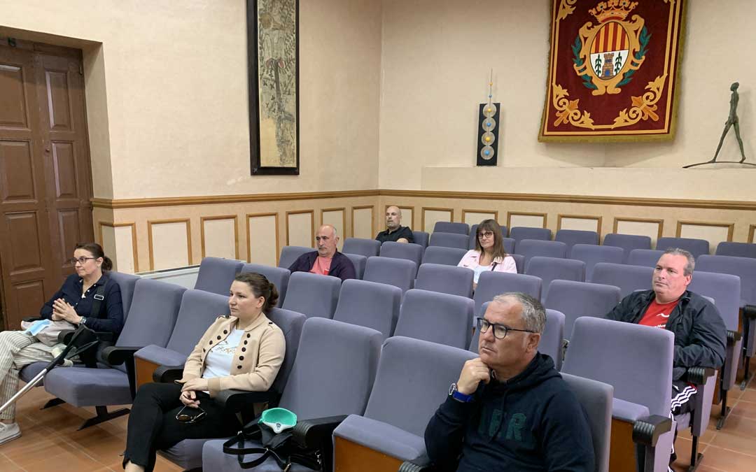 Participantes en la reunión mantenida entre representantes de la hostelería local con el alcalde Alcañiz
