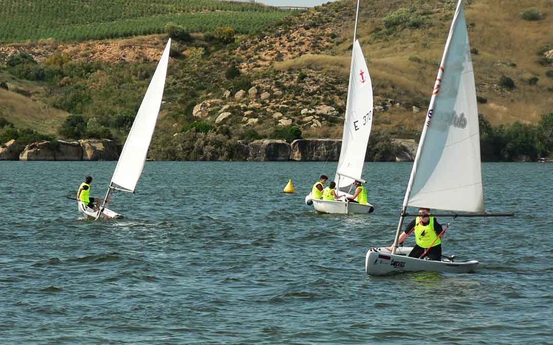 Este lunes salió a navegar un equipo de regatas por el Mar de Aragón.