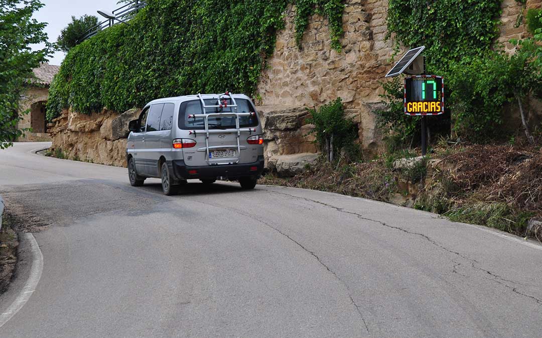 El panel muestra la velocidad a la que los automóviles efectúan su entrada en el casco urbano.