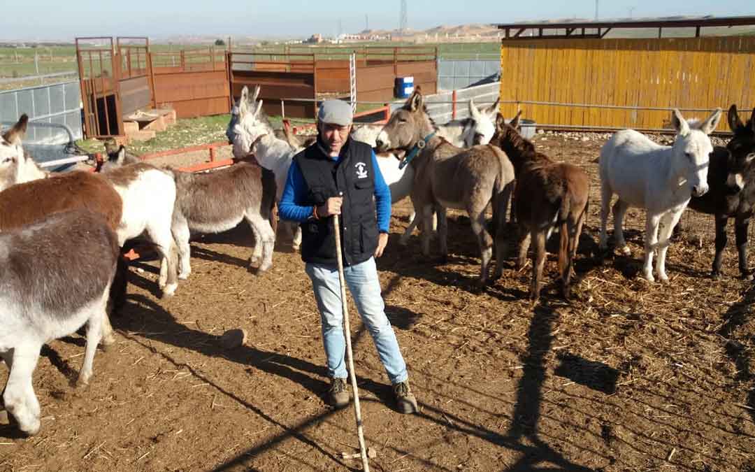 Jaime Serrano con sus burros