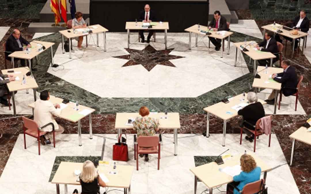 Reunión entre Lambán y los representantes del sector de las residencias en Aragón