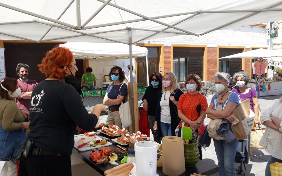 Buena acogida este jueves en el Agromercado de Andorra celebrado en la Plaza del Regallo./BELÉN SOLER