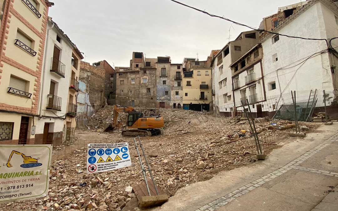 Los edificios ya derrumbados de forma controlada en el Cantón Curto. / Alicia Martín
