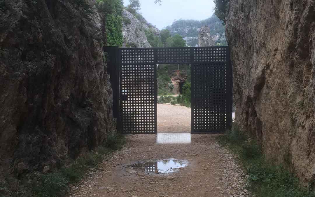 La puerta ha estado abierta en los últimos días pero no se ha quitado la estructura