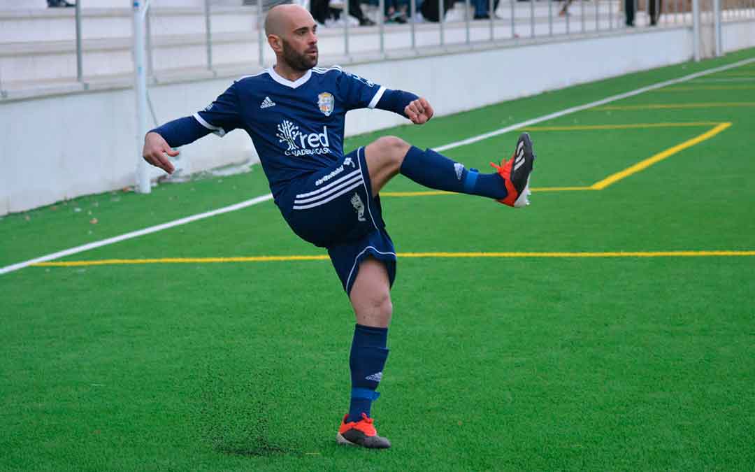 El nuevo entrenador del Caspe, Carlos Gil, ha sido jugador hasta la presente temporada. Imagen: Erika Martínez.