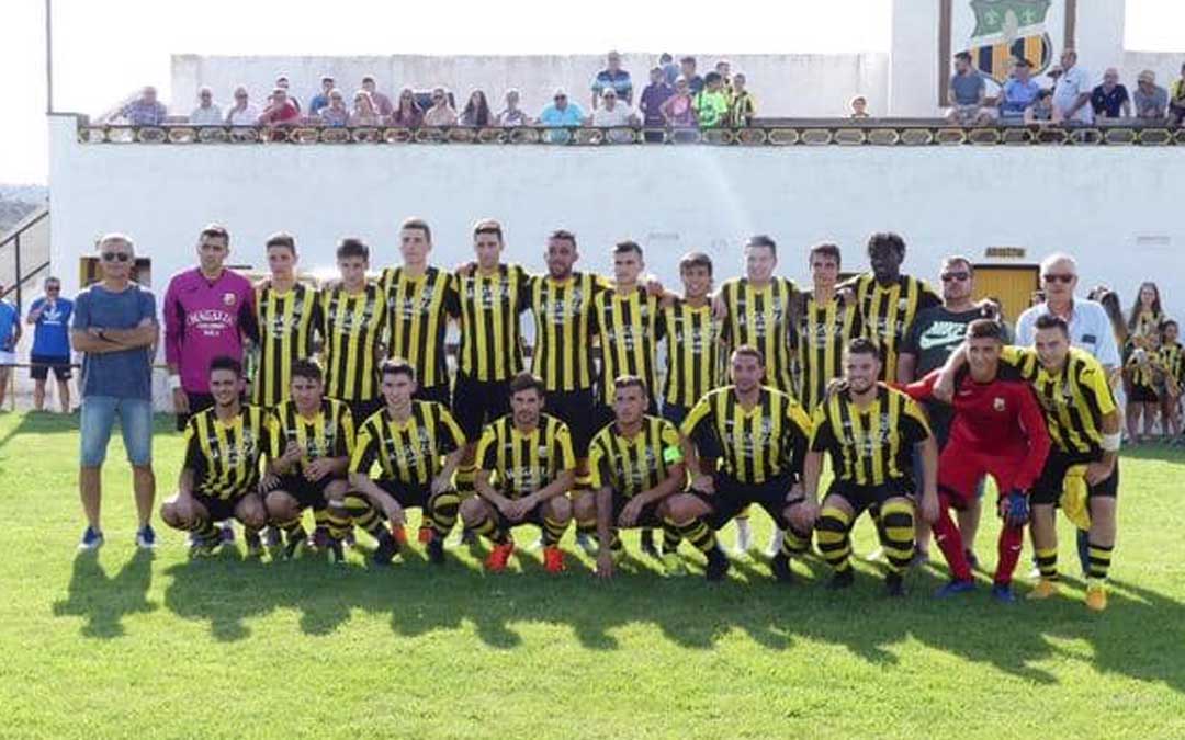 Una de las imágenes más actuales del primer equipo del Club Deportivo Maella.