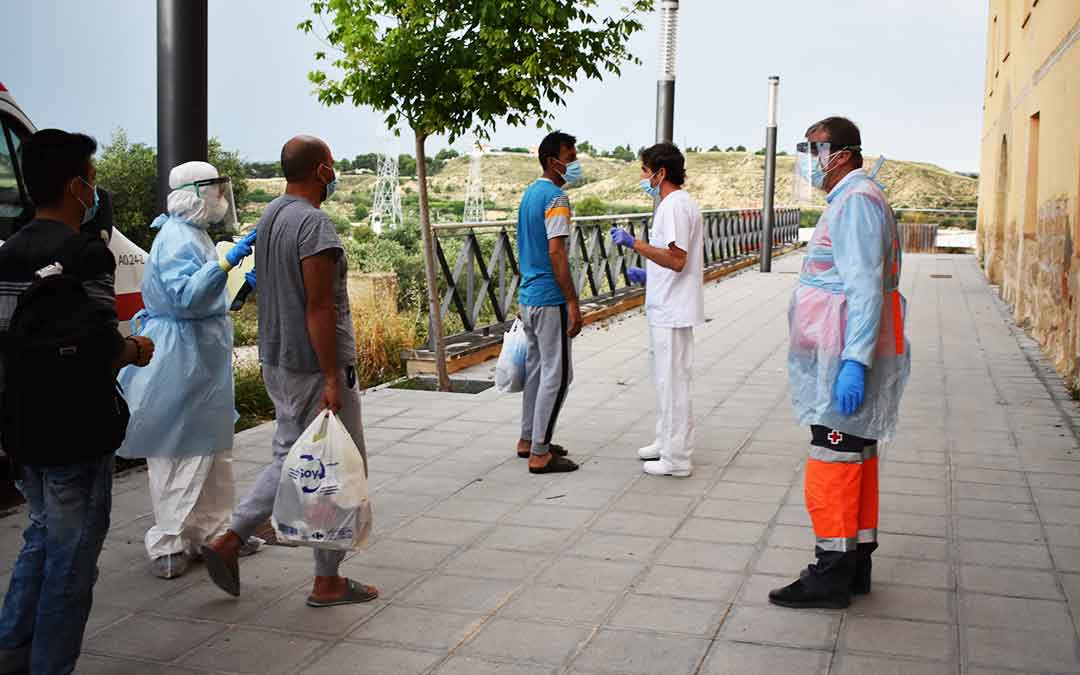 Traslado de varios positivos al «centro limpio» de Caspe en el mes de junio./ L.C.