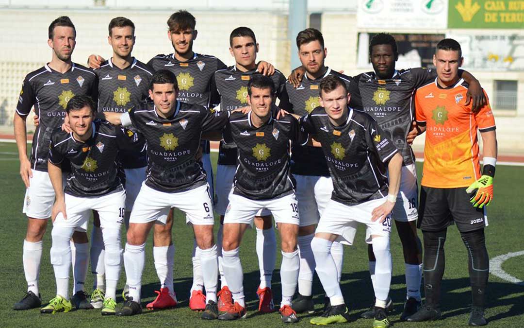 Varios de los jugadores de la imagen siguen defendiendo los colores alcañizanos la temporada que viene