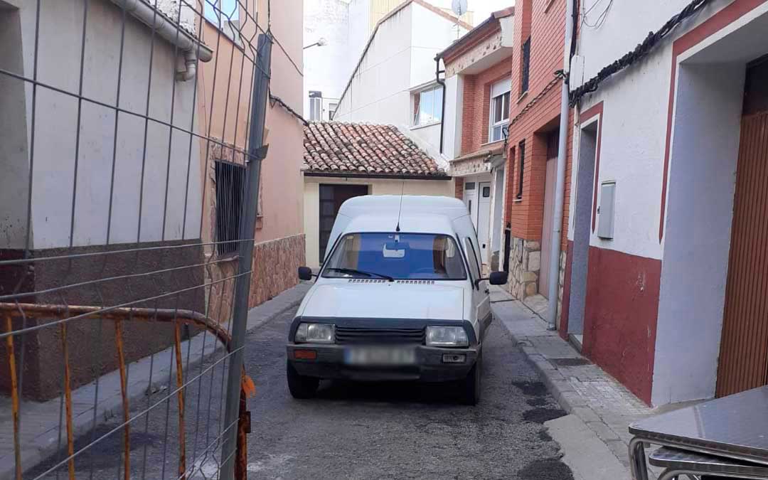 La furgoneta Citröen C15 blanca robada en la que se desplazaba el Rambo de Requena./ L.C.