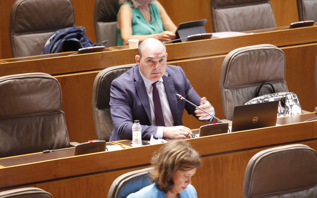 Juan Carlos Gracia Suso durante el pleno de control al Ejecutivo./LA COMARCA