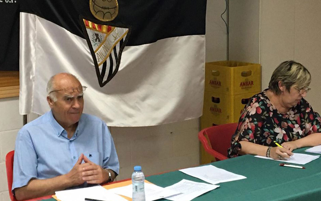 El presidente, Miguel Ángel Domingo, durante la reunión./ALCAÑIZ C.F.