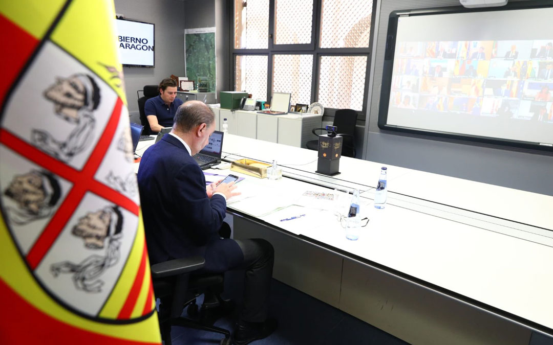 El presidente de Aragón, en la conferencia de presidentes sobre el covid-19 y la desescalada. / DGA