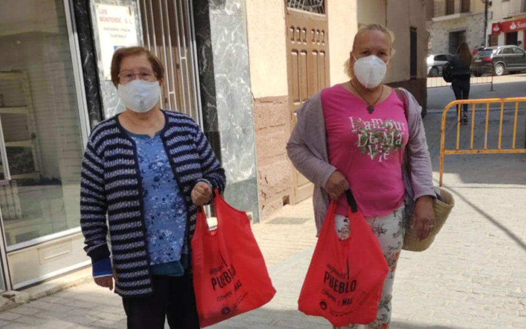Masinas y masinos ya han hecho las primeras compras en la campaña ‘Hagamos pueblo, compra en el Mas’. / Ayto. Mas Matas
