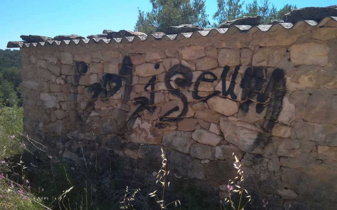 Pintadas en un cobertizo de piedra junto a El Salt de La Portellada