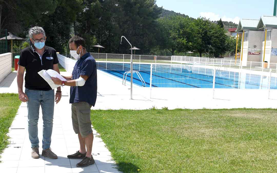 El concejal Lahoz y el técnico Herráez, en rueda de prensa el viernes / Ayto. Alcañiz