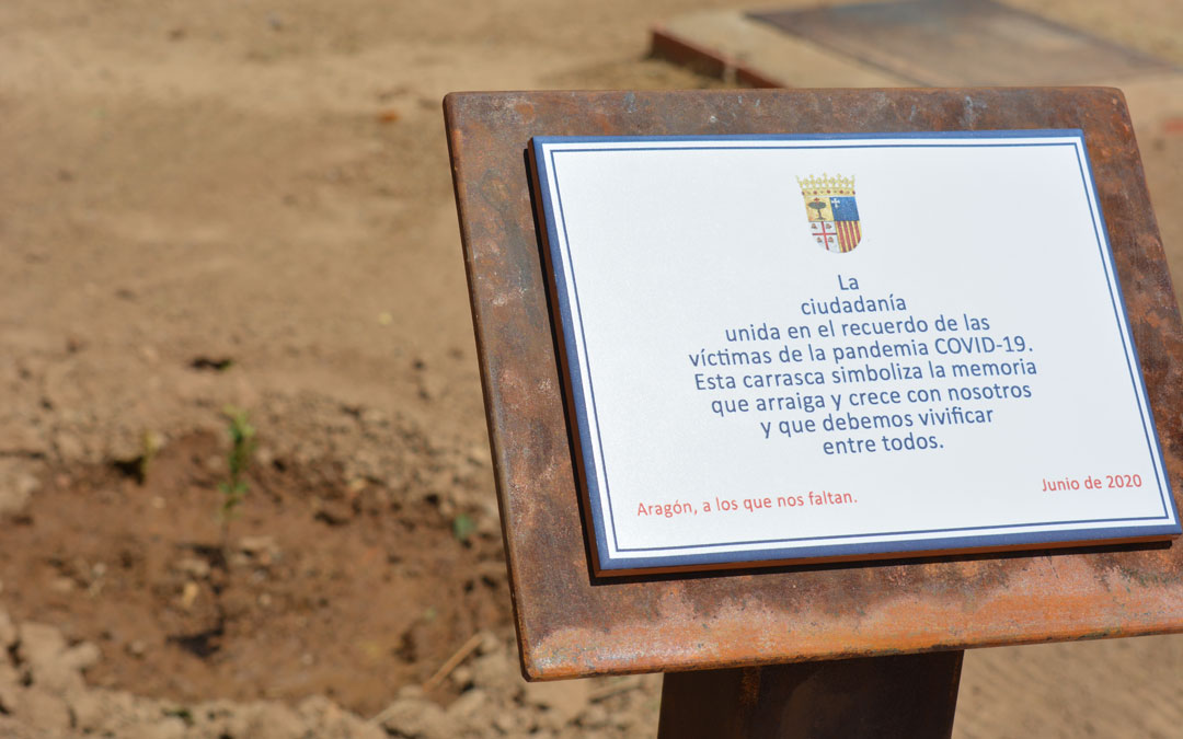 Placa colocada en Alcañiz en memoria y recuerdo de las víctimas del Covid./I.M.