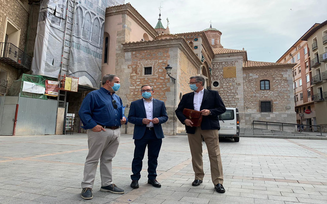 Joaquin Juste junto a sus compañeros de partido este martes en Teruel./LA COMARCA