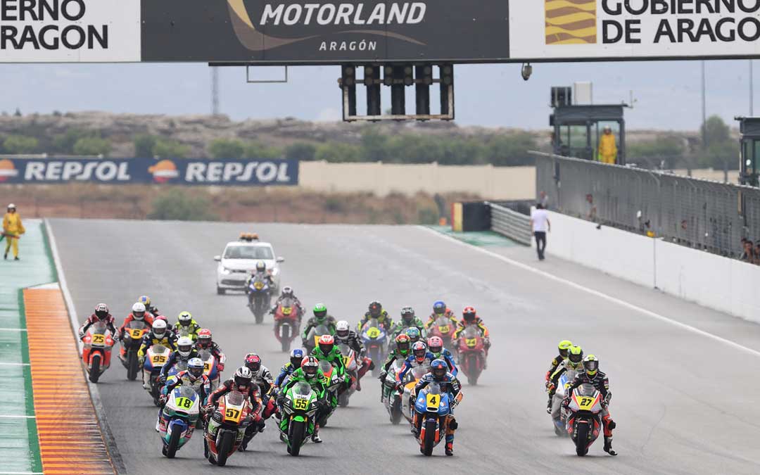 Salida de unas de las categorías que conforman el FIM CEV Repsol