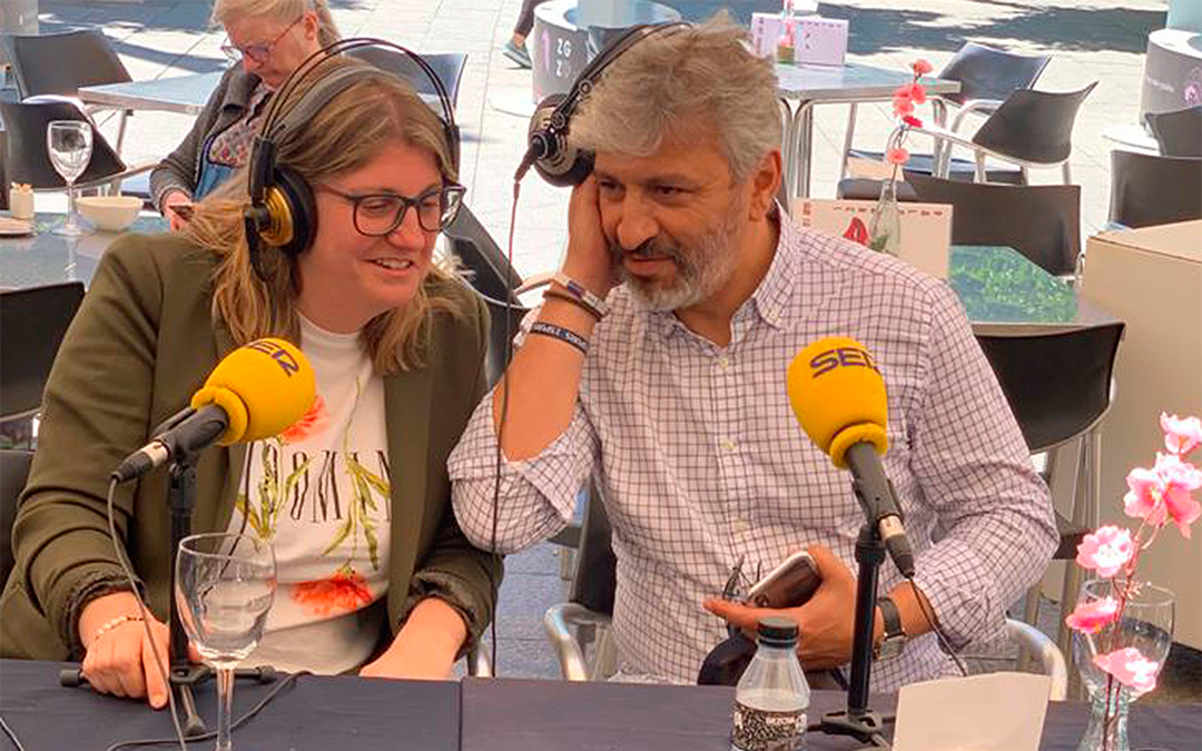 Imágenes de Susana Mene y Nayim en Zaragoza, cuando empezaron a plantear el ‘clinic’ de este verano./ Ayto. de Alcañiz