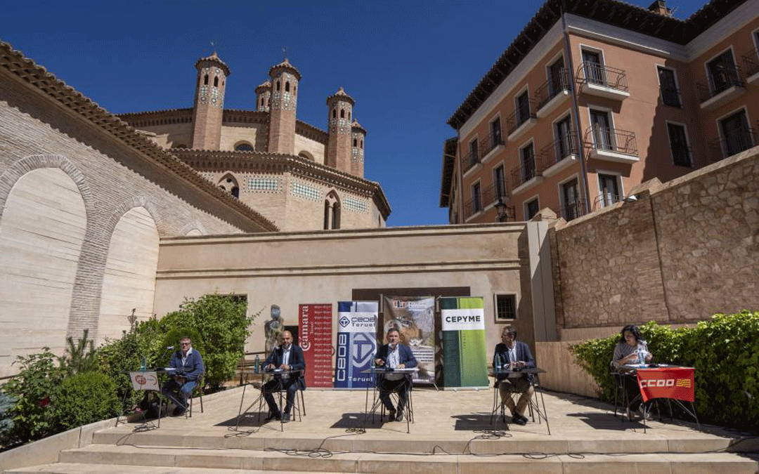 Presentación del Plan de Salvación de la Hostelería en el jardín de San Pedro./Antonio Garcia/Bykofoto