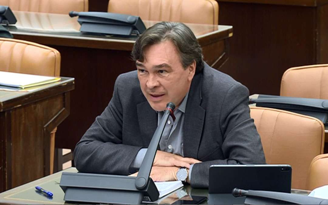 El diputado de Teruel Existe, Tomás Guitarte, en las comisiones.