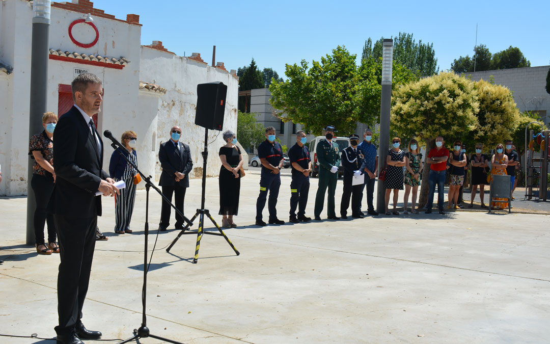 El alcalde de Alcañiz, Ignacio Urquizu, dirigiéndose a los presentes durante el homenaje./I.M