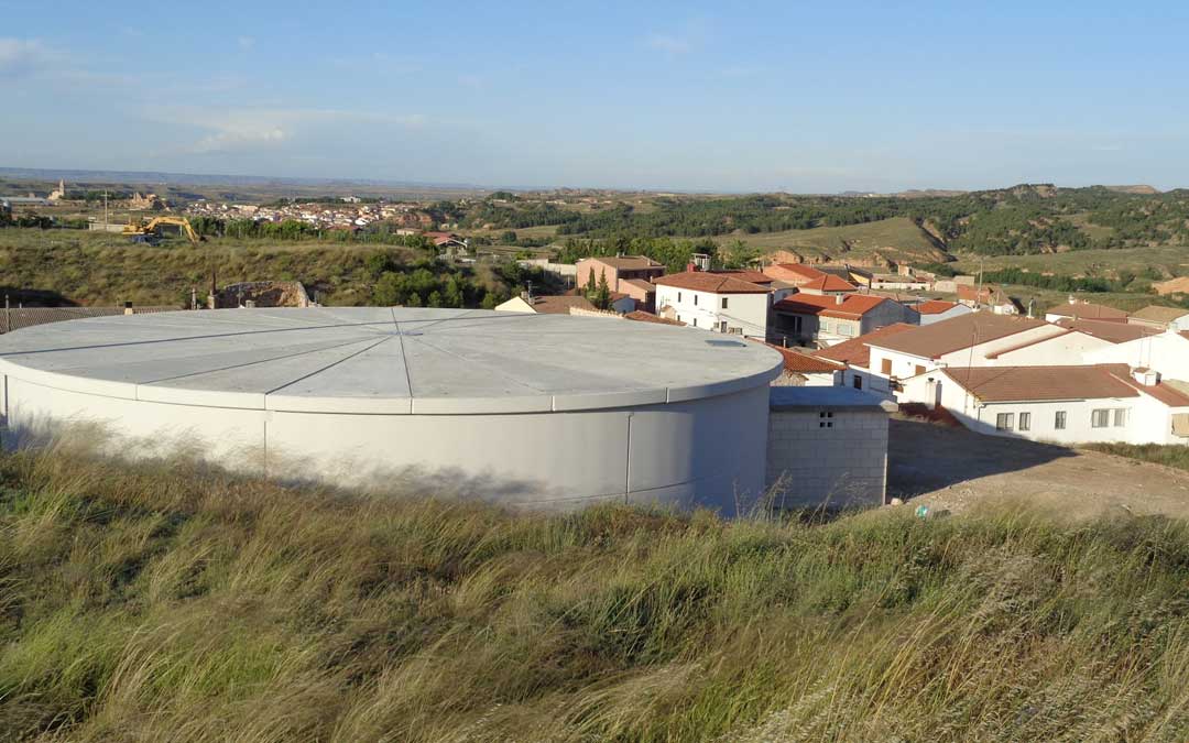 El nuevo depósito de agua ya terminado. / Toño Martín-Blog: Valdecara