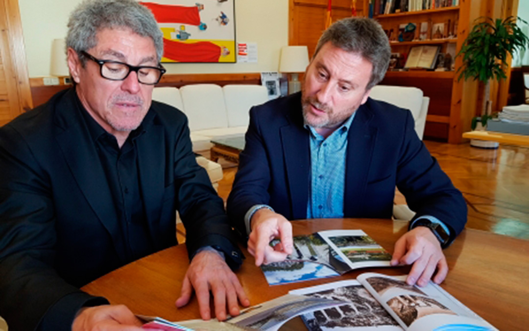 Gregorio Briz junto al consejero de Vertebración José Luis Soro.