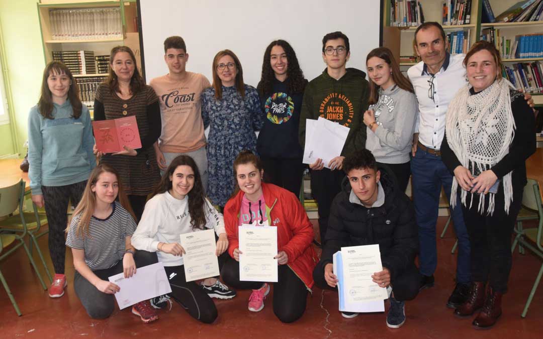 Entrega de los certificados de B2 de Catalán a la última promoción de 4º de ESO