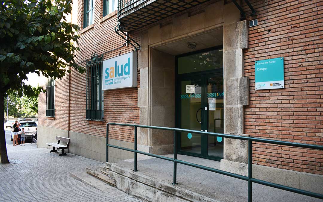 Entrada del Centro de Salud de Caspe.