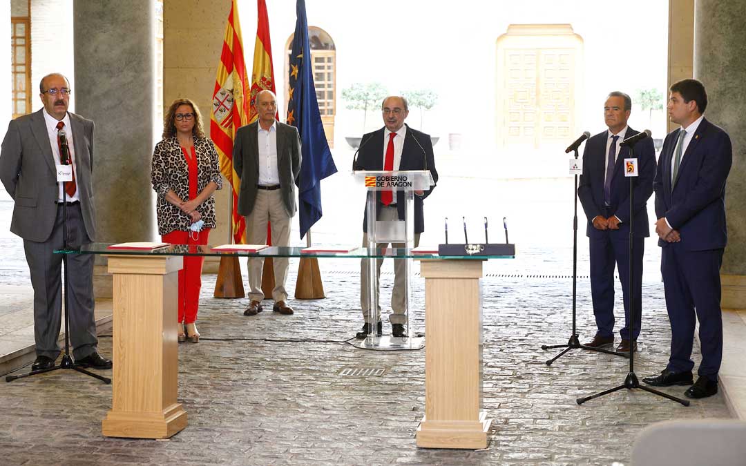 La firma ha tenido lugar en el edificio Pignatelli.