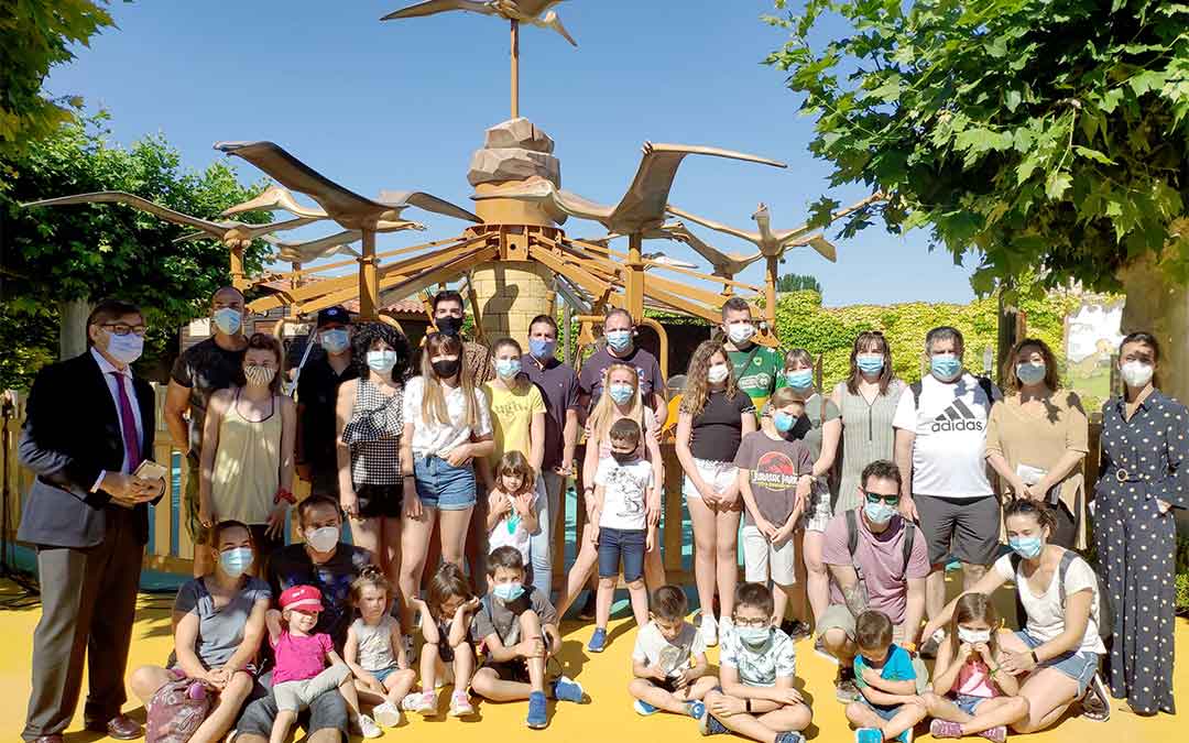 Dinópolis inaugura sus dos nuevas atracciones: 'Torresaurio' y 'Dinobici'./ Dinópolis