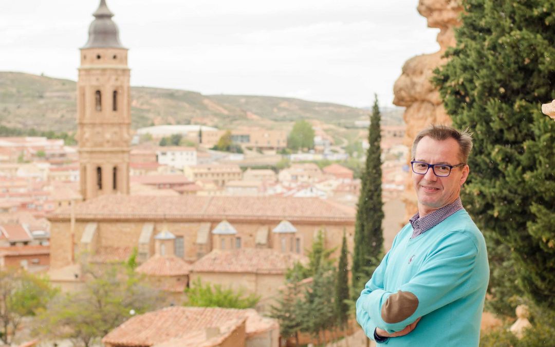 El alcorisano José Luis Guillén posando en su pueblo
