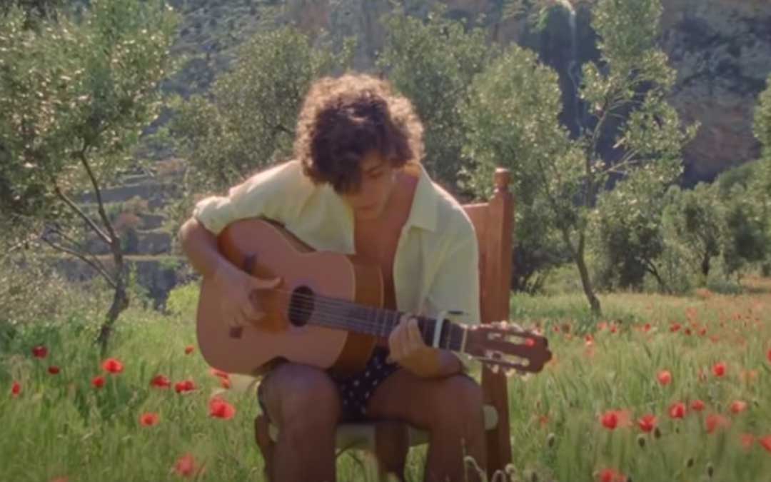 Fotograma del videoclip de 'Guantanamera', de Guitarricadelafuente./ L.C.