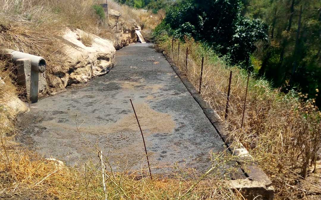 El vertido se ha producido al colmatarse una de las balsas de contención.