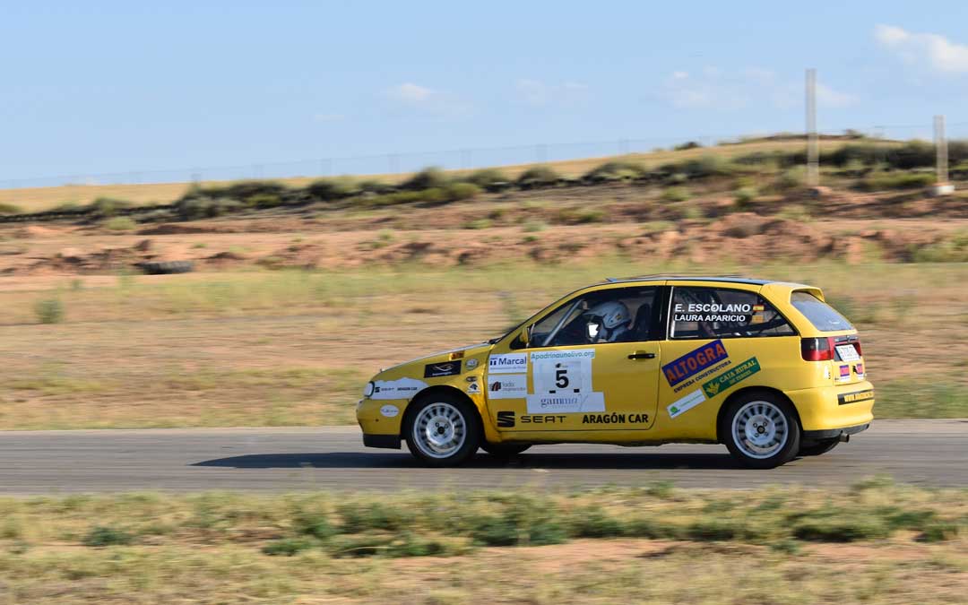 Laura Aparicio a los mandos del Seat Ibiza GTI 2.0 en la prueba disputada en Samper
