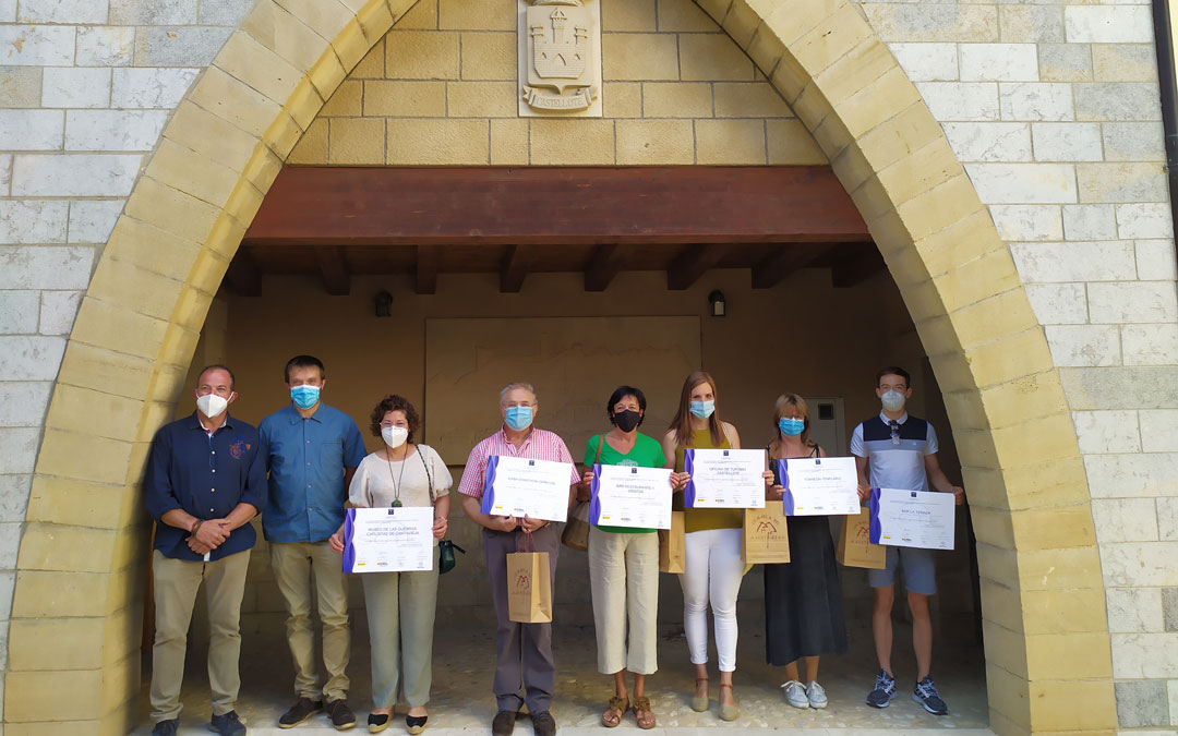 Momento de la entrega de los diplomas SICTED del Maestrazgo en Castellote.