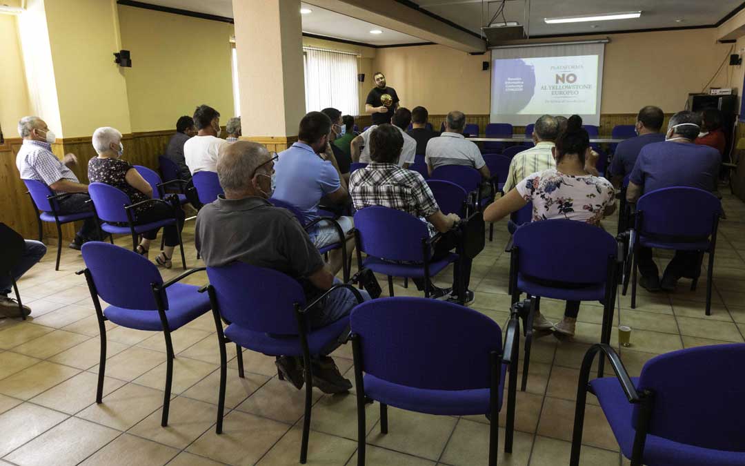 Primera reunión física de la plataforma en Cantavieja el sábado