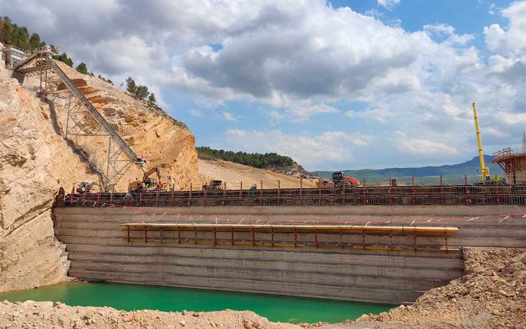 Construcción de la nueva presa del embalse de Santolea./ Ministerio para la Transición Ecológica
