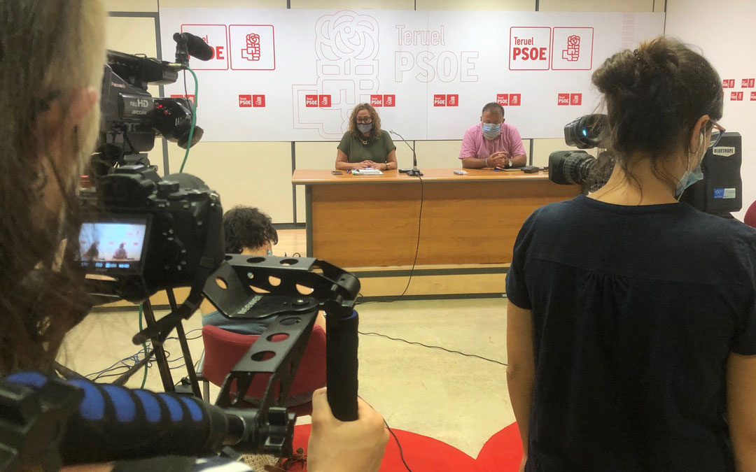 Mayte Pérez y Herminio Sancho en rueda de prensa. / PSOE