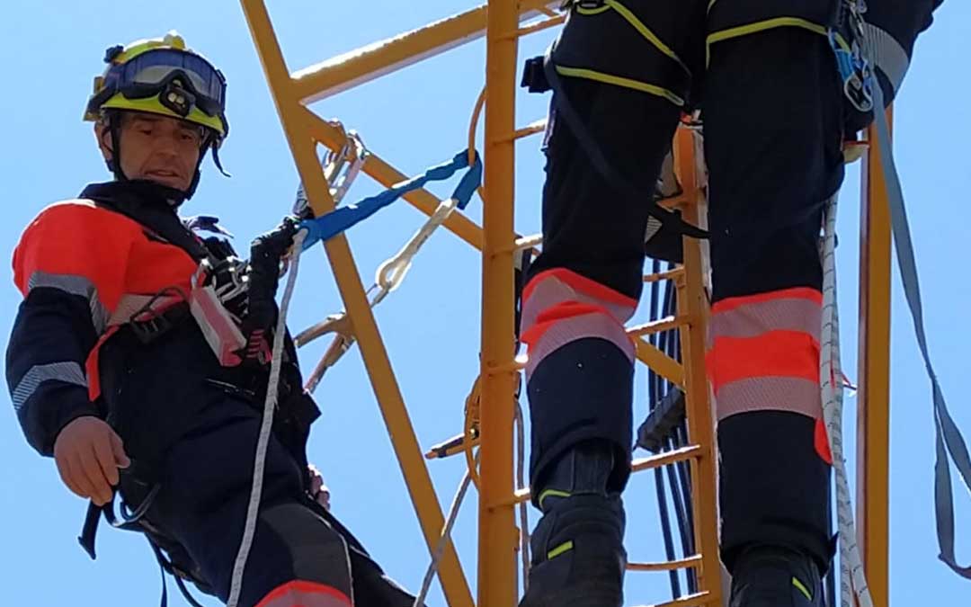 Simulacro de un rescate en una torre