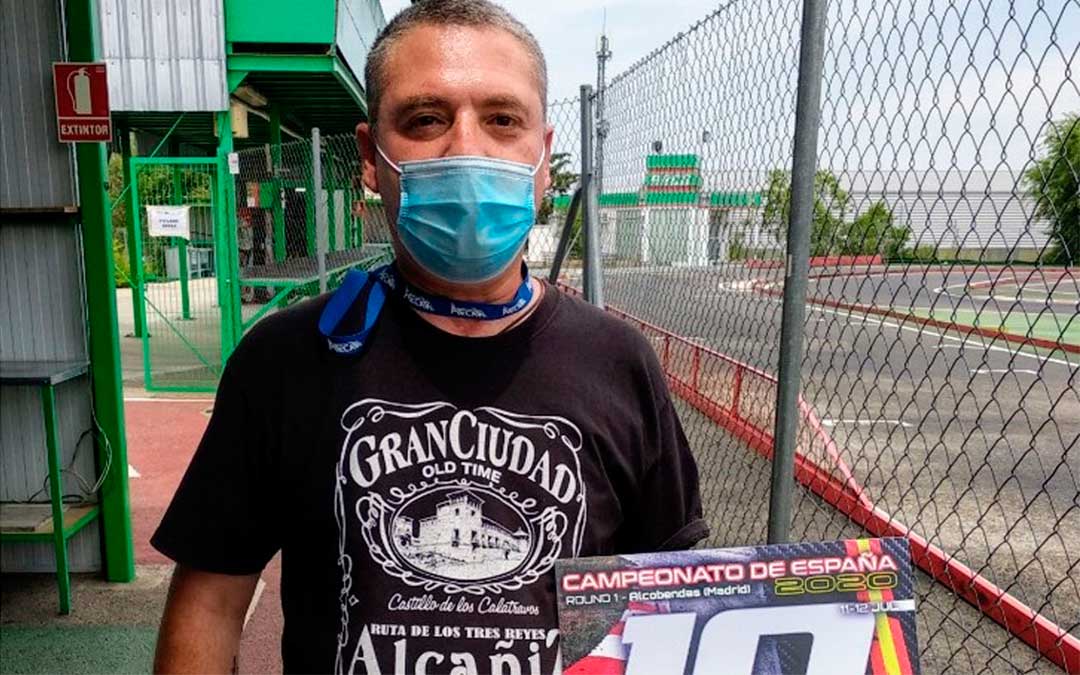 José Manuel Salafranca con el diploma de décimo clasificado en la scratch./ L.C.