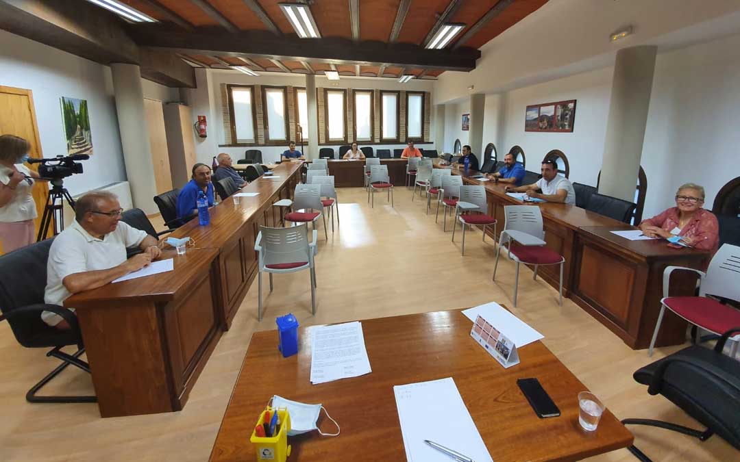Reunión de los nueve alcaldes de la comarca de Andorra Sierra de Arcos para trasladar sus inquietudes sobre la seguridad en el medio rural