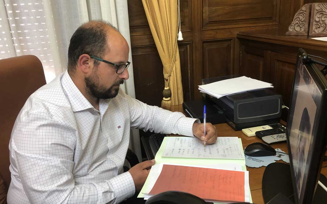 Alberto Izquierdo, diputado delegado del Gabinete Geológico y vicepresidente de la Diputación de Teruel./LA COMARCA