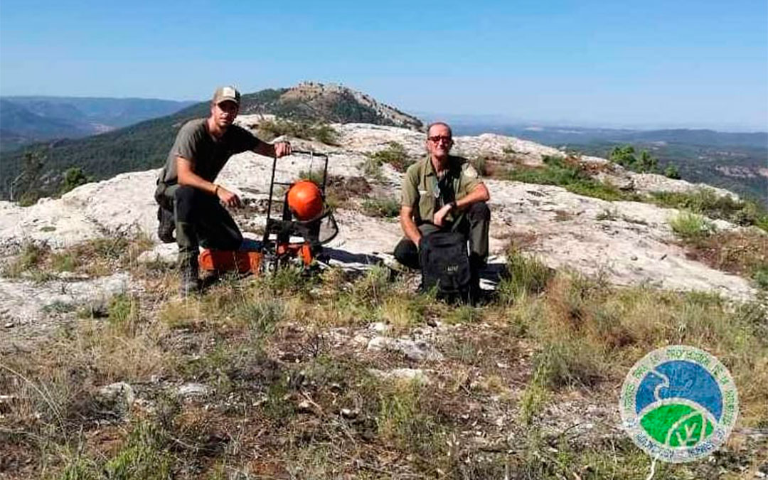 Los Agentes de Protección de la Naturaleza acondicionan una helisuperficie en la Caixa./ AAPN