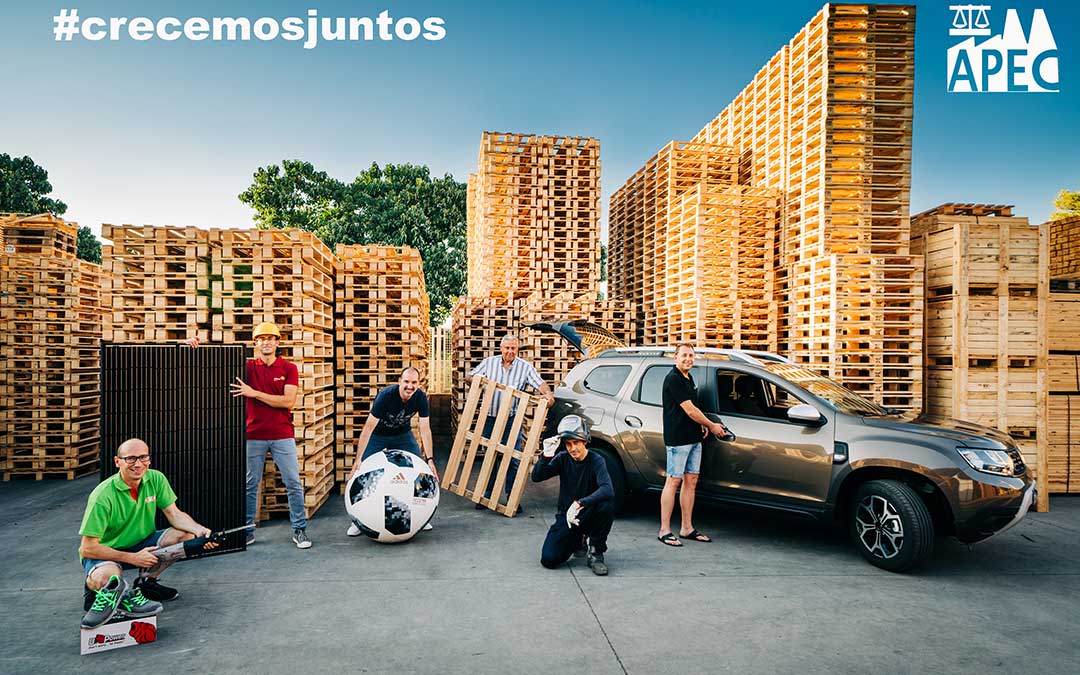 Uno de los carteles de la campaña de APEC, 'Crecemos juntos'. Imagen: Cesáreo Larrosa