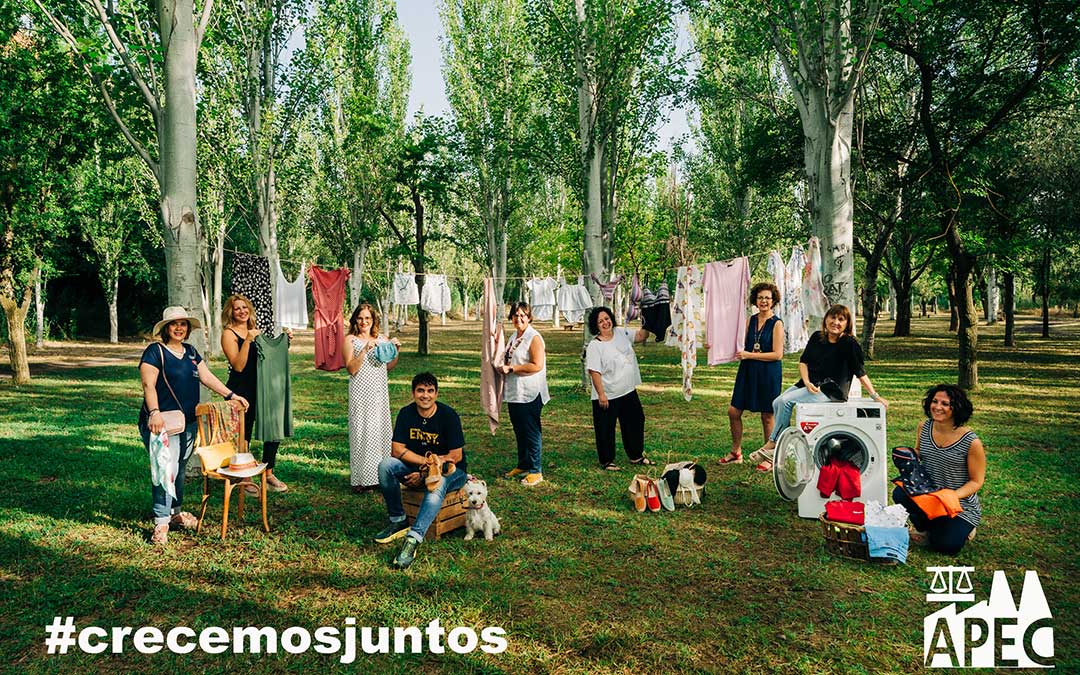 Uno de los carteles de la campaña de APEC, 'Crecemos juntos'. Imagen: Cesáreo Larrosa