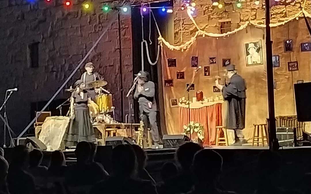 La compañía aragonesa fue la encargada de abrir el festival.